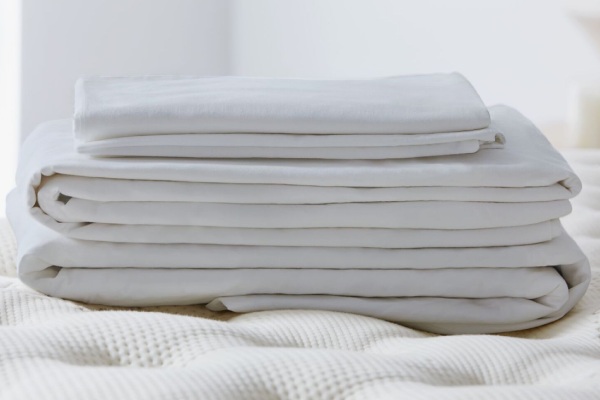 The material used in bed sheets has a significant impact on their quality